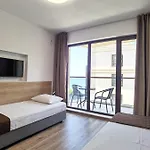 Ξενοδοχείο με διαμερίσματα Cabacum Pleasure Beachfront - 50m To And Pool Βάρνα