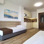 Cabacum Pleasure Beachfront - 50m To And Pool 3* Βάρνα