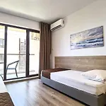 Ξενοδοχείο με διαμερίσματα Cabacum Pleasure Beachfront - 50m To And Pool 3*
