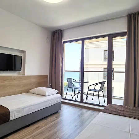 Lejlighedshotel Cabacum Pleasure Beachfront - 50m To And Pool Varna