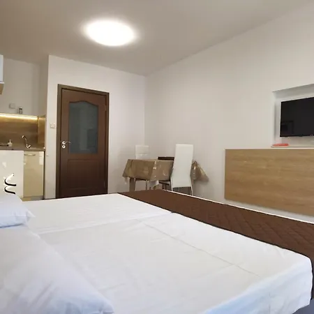 Cabacum Pleasure Beachfront - 50m To And Pool 3* Varna