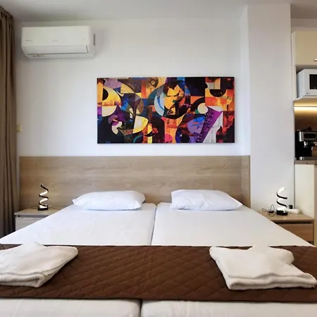 Cabacum Pleasure Beachfront - 50m To And Pool